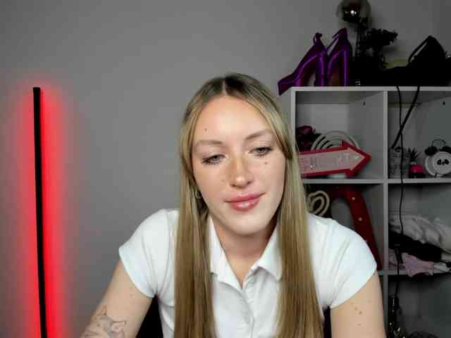EvelynBlond26