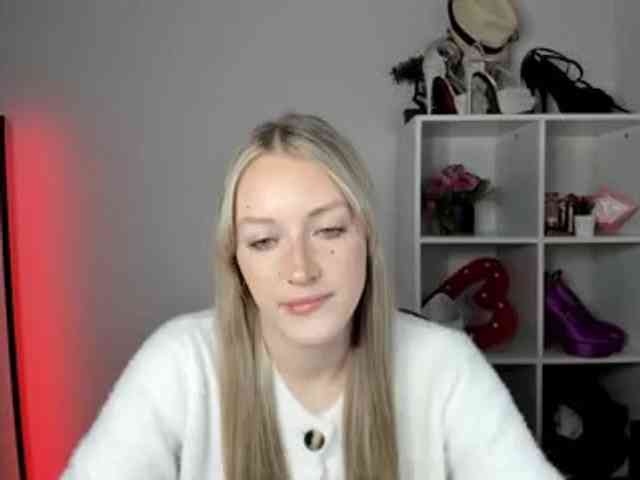 EvelynBlond26