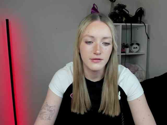 EvelynBlond26