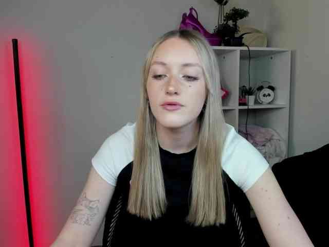 EvelynBlond26