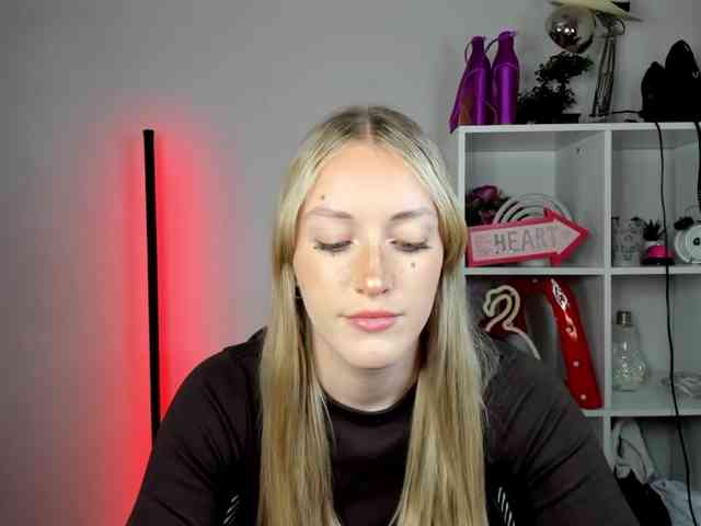 EvelynBlond26