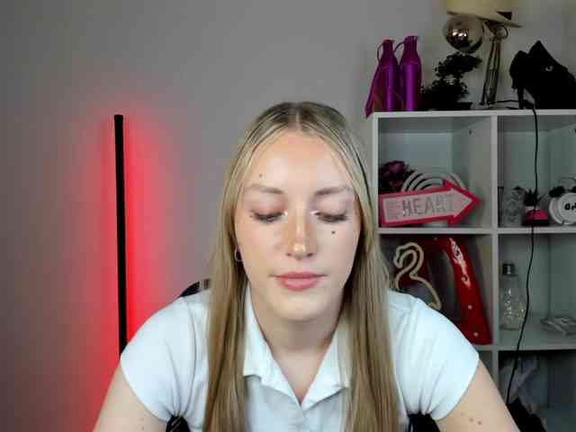 EvelynBlond26