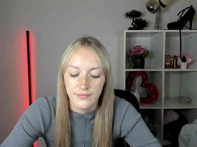 EvelynBlond26