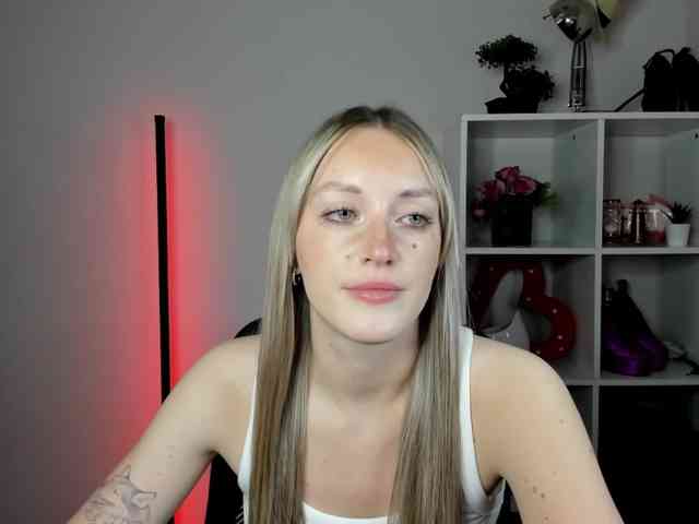 EvelynBlond26