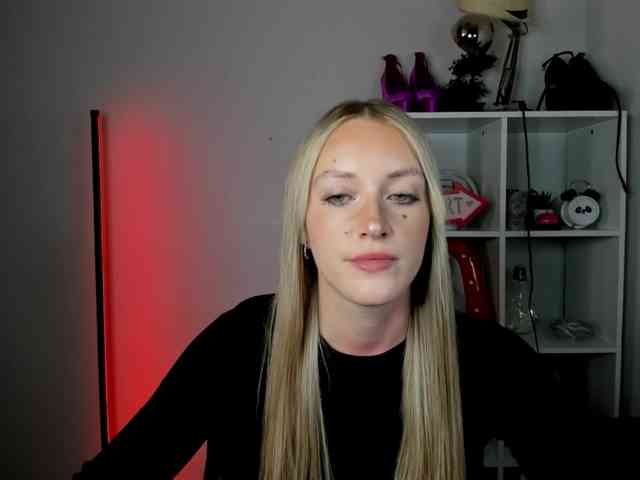 Model: EvelynBlond26
