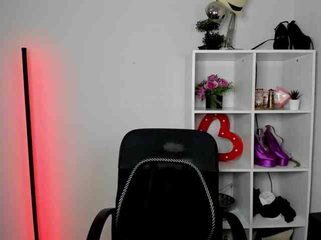 Model: EvelynBlond26