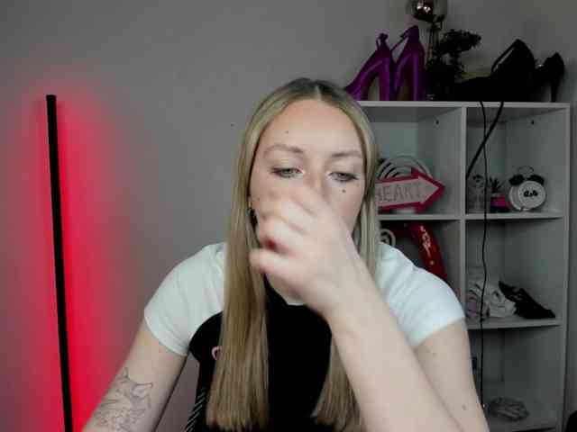 EvelynBlond26