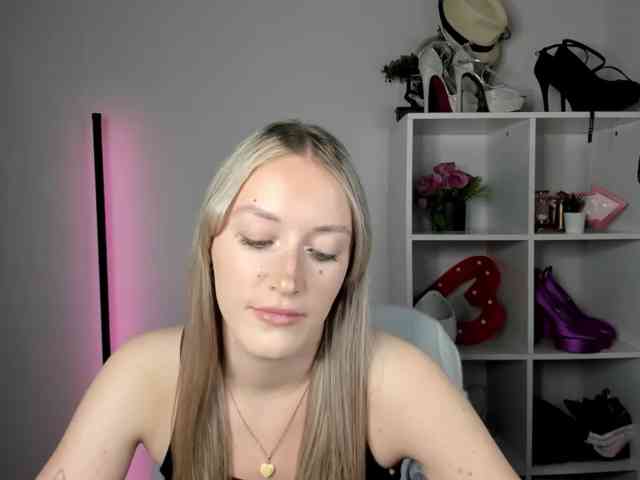 Model: EvelynBlond26