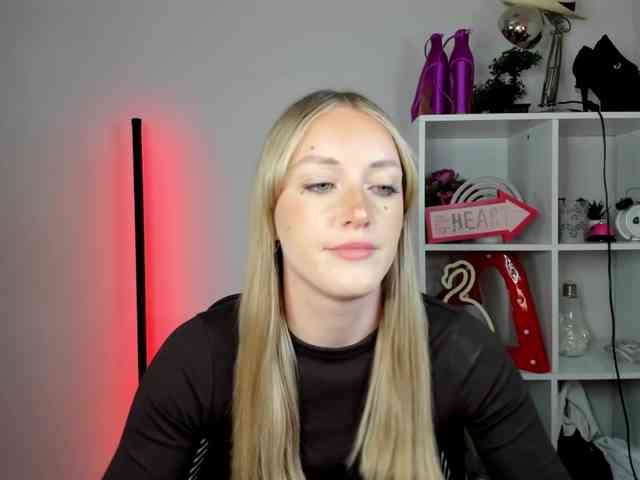 EvelynBlond26