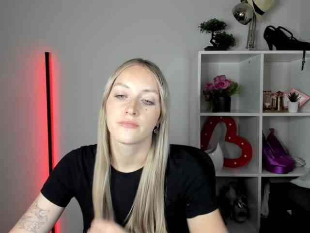 EvelynBlond26