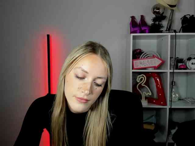 EvelynBlond26