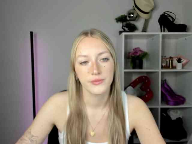 EvelynBlond26