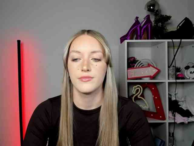 EvelynBlond26