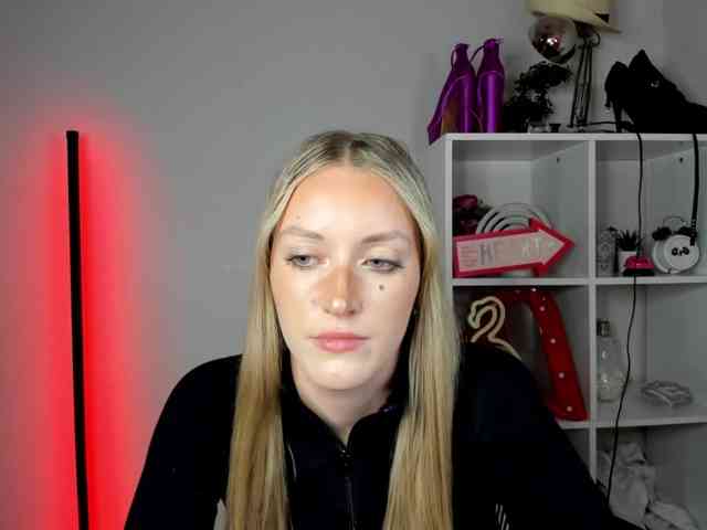EvelynBlond26