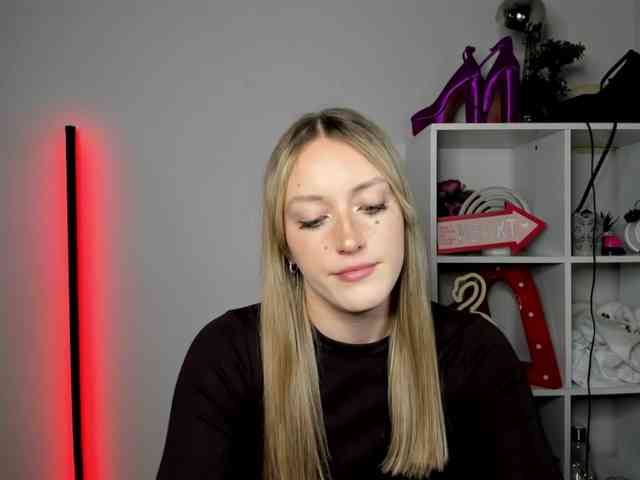 Model: EvelynBlond26