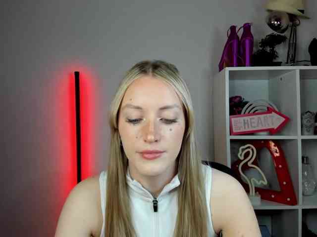EvelynBlond26