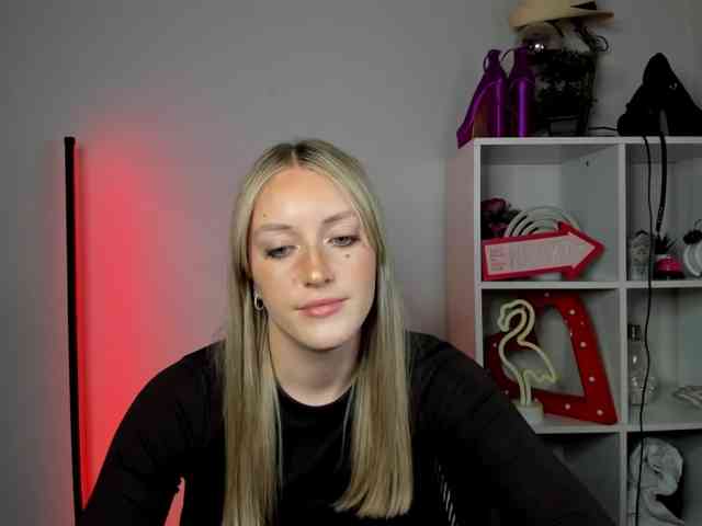 EvelynBlond26