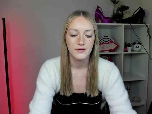 EvelynBlond26