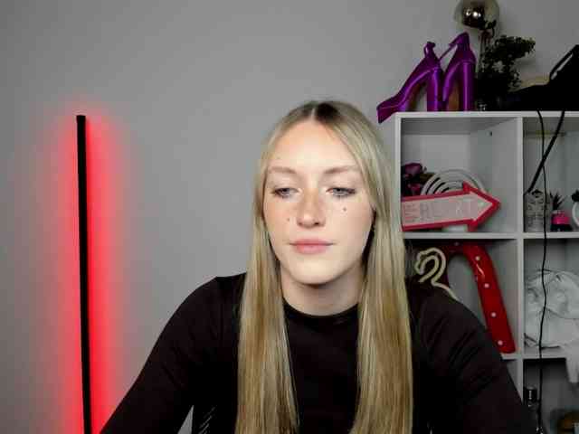 EvelynBlond26