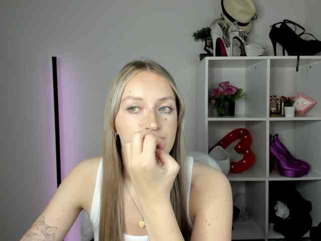 EvelynBlond26