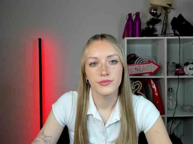EvelynBlond26
