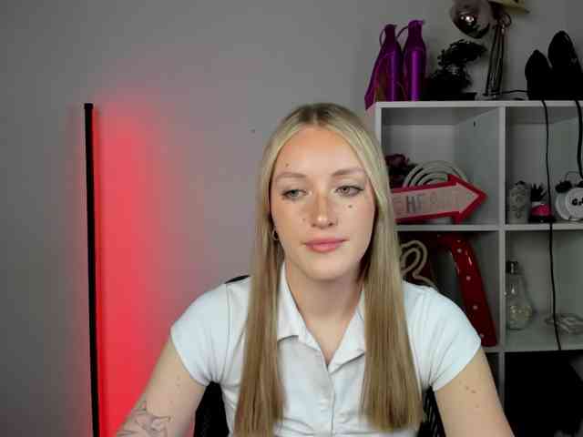 Model: EvelynBlond26