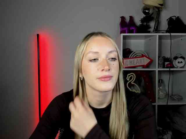 Model: EvelynBlond26