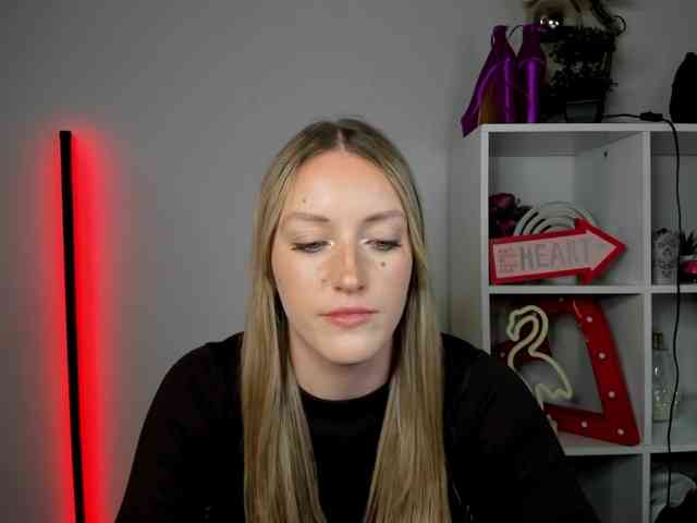 EvelynBlond26