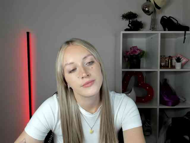 EvelynBlond26