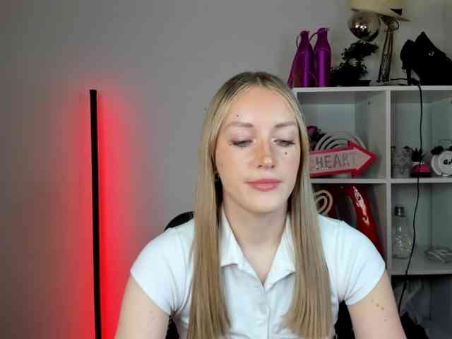 Model: EvelynBlond26
