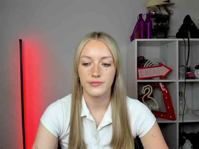 EvelynBlond26