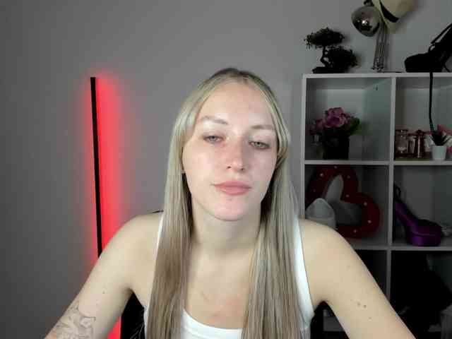 EvelynBlond26