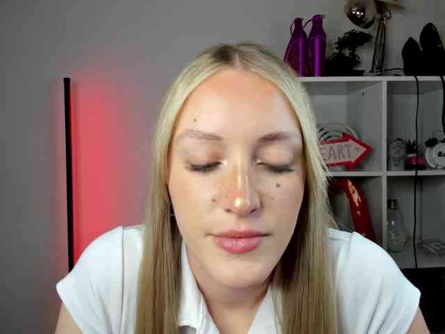 EvelynBlond26