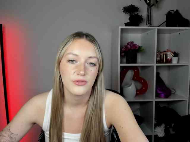 Model: EvelynBlond26