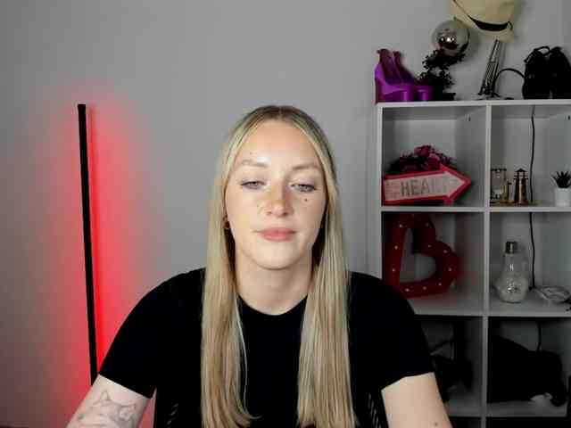 EvelynBlond26