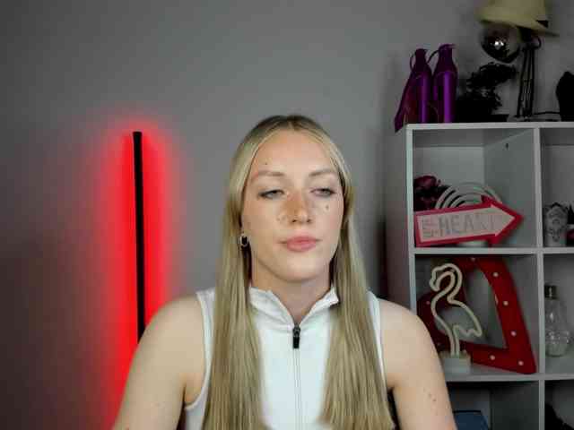 EvelynBlond26