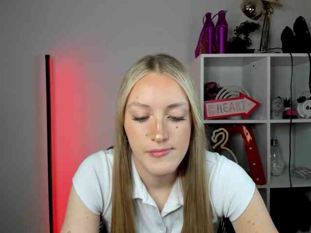 EvelynBlond26
