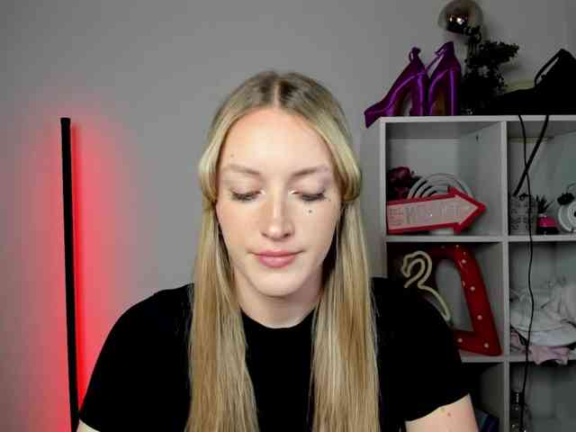 EvelynBlond26