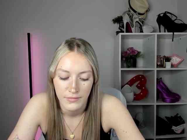 EvelynBlond26