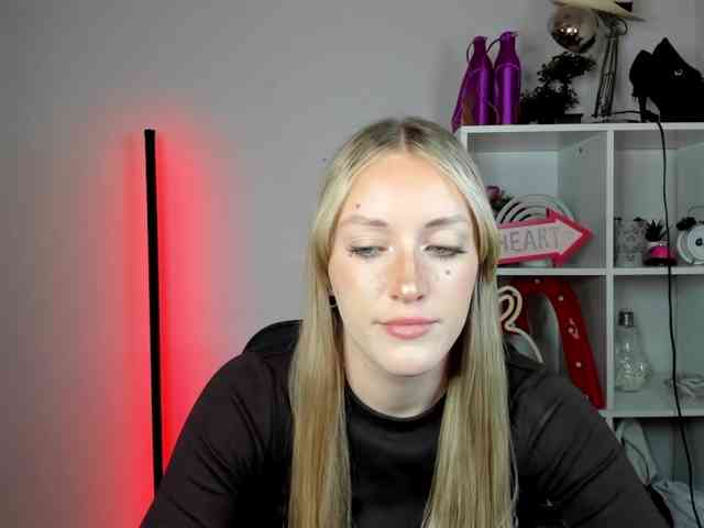 EvelynBlond26