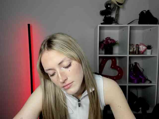 Model: EvelynBlond26