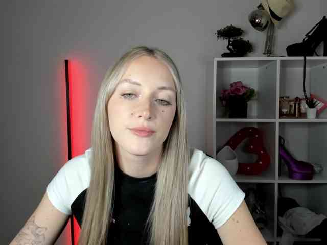EvelynBlond26