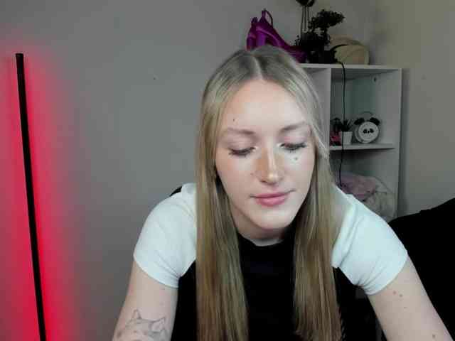 EvelynBlond26