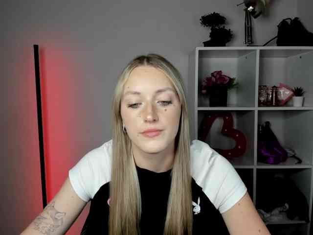 EvelynBlond26