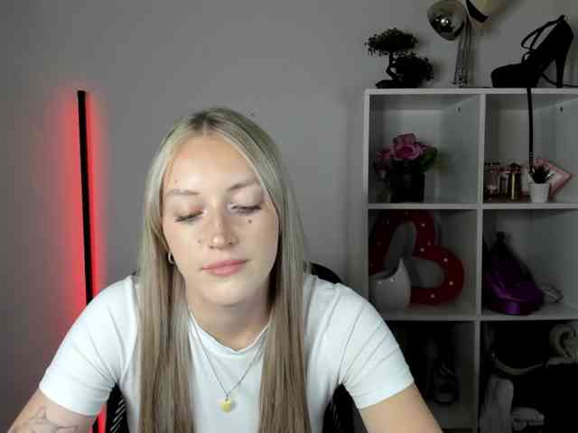 EvelynBlond26
