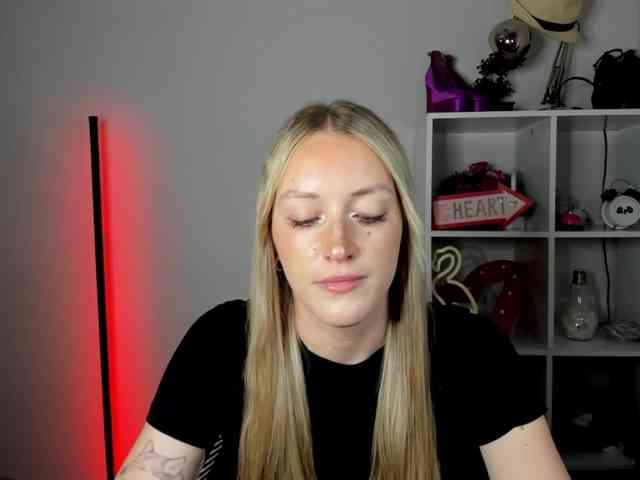 EvelynBlond26