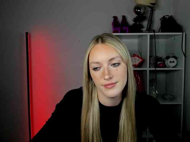 EvelynBlond26