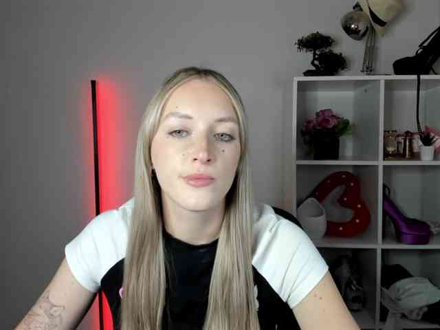 EvelynBlond26