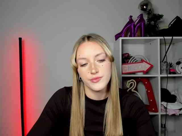 EvelynBlond26