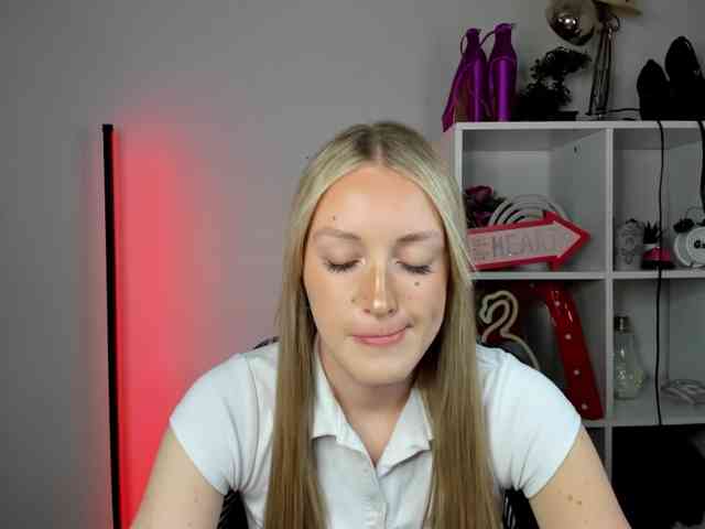 EvelynBlond26